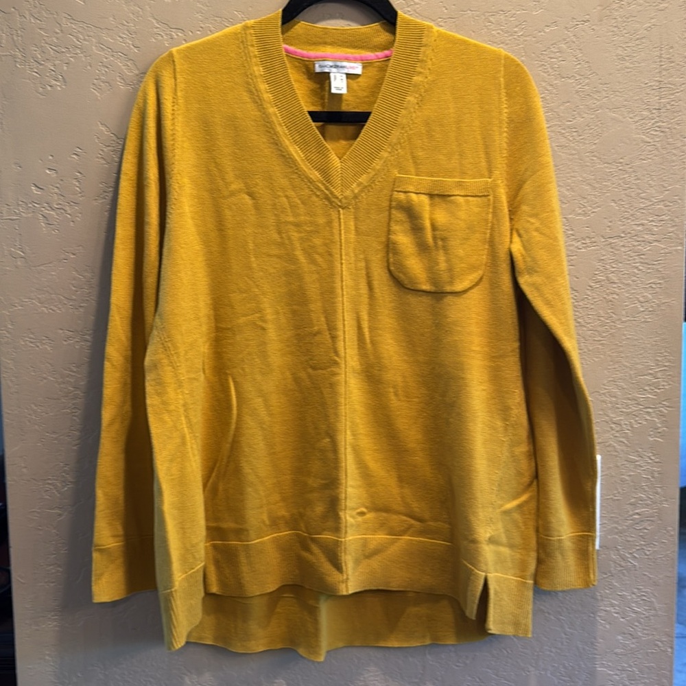 Isaac Mizrahi Women’s Mustard Yellow V-Neck One pocket Sweater New No Tag M